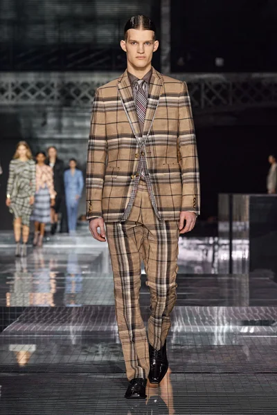 Look 19